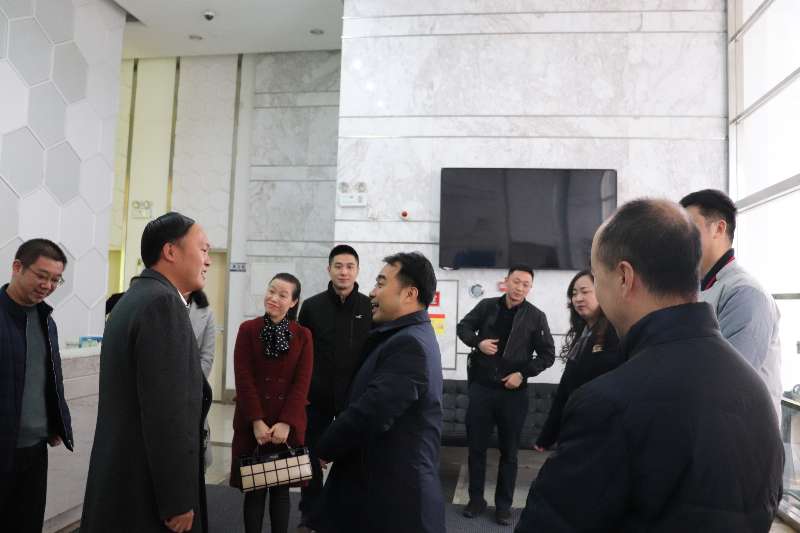 成都温江区区委副书记考察组一行考察参观四川汇宇制药有限公司